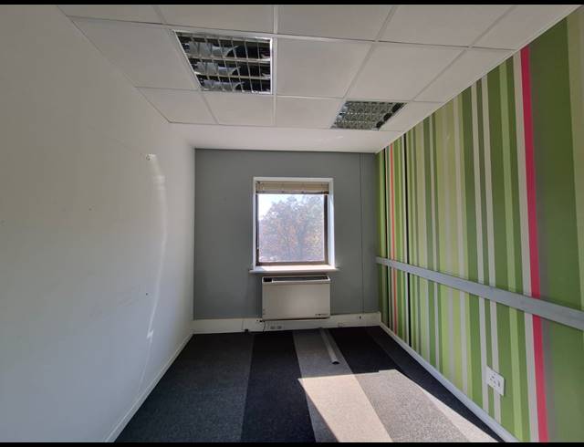 1,099M² OFFICE TO LET IN HYDE PARK
